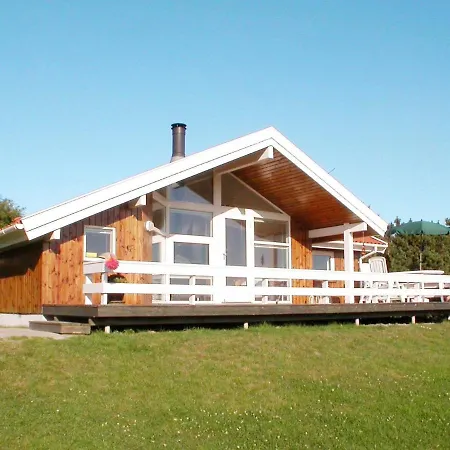 Three-bedroom Holiday In 4 * Humble