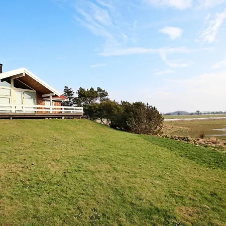 Holiday home Three-bedroom Holiday In 4