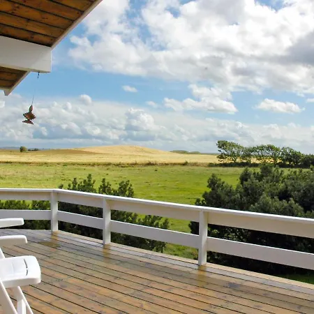 Three-bedroom Holiday In 4 *