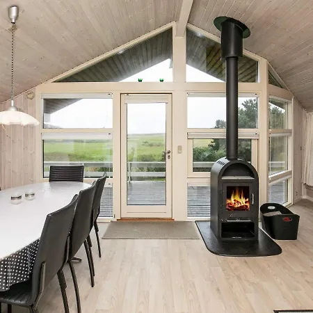 Three-bedroom Holiday In 4 Humble