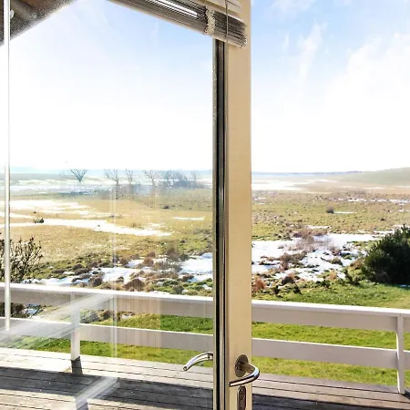 Three-bedroom Holiday In 4 Holiday home