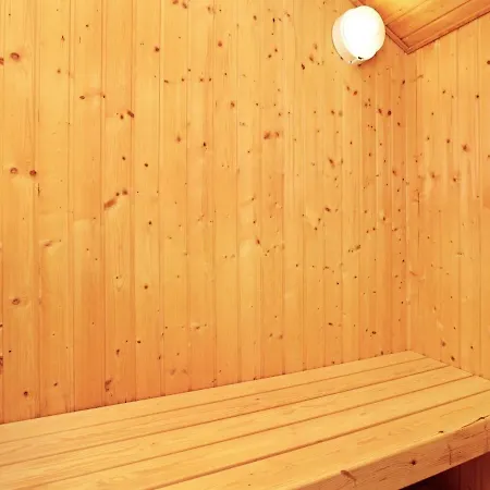 Three-bedroom Holiday In 4