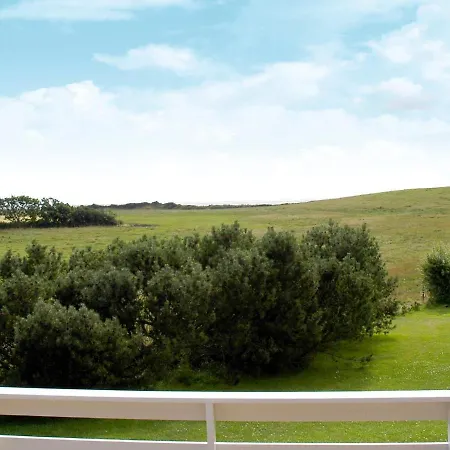 Three-bedroom Holiday In 4 Holiday home