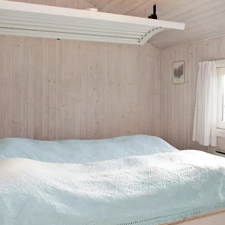 Three-bedroom Holiday In 4 *